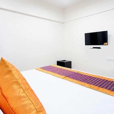 Asian Suites Tulsi Aura Нави Мумбай Екстериор снимка