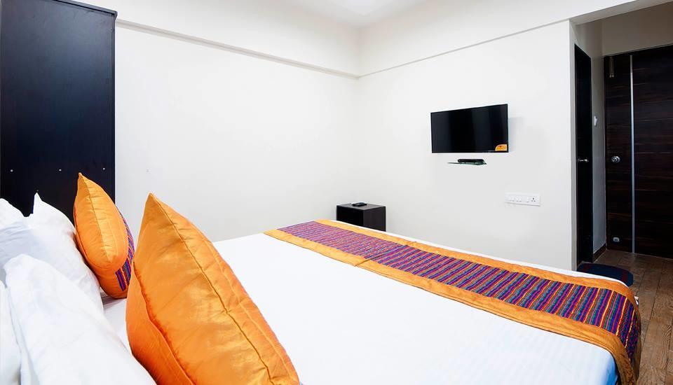 Asian Suites Tulsi Aura Нави Мумбай Екстериор снимка